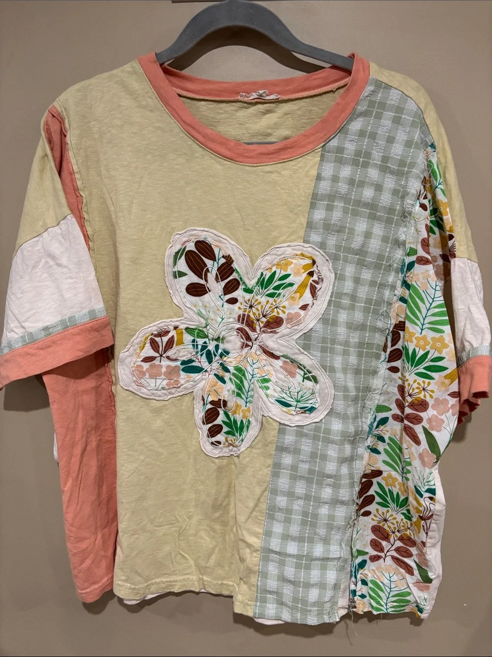 Easel flower boho patchwork tee - Picture 3 of 7